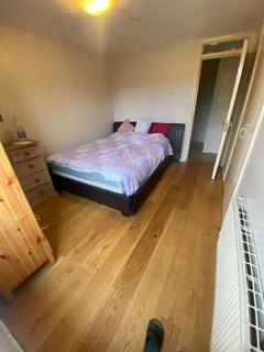 Flat to rent, Maskell Road, London SW17