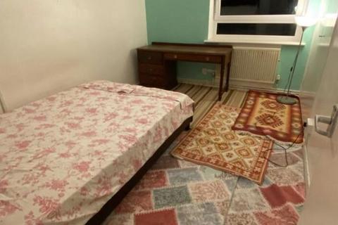 Flat to rent, Maskell Road, London SW17
