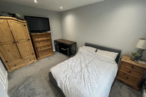 2 bedroom terraced house to rent, Broomfield Crescent, Headingley, Leeds, LS6