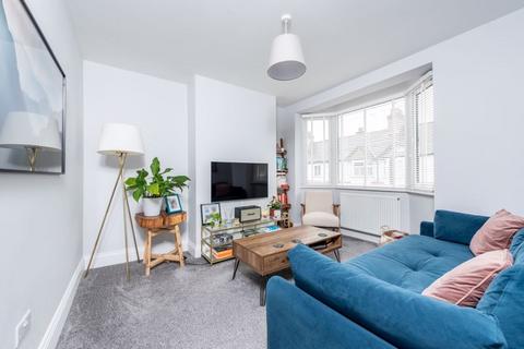 2 bedroom property for sale, Kimble Road, London SW19