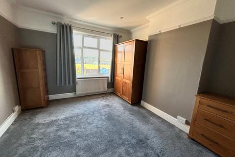 2 bedroom flat to rent, Gaisford Road