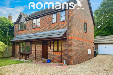 4 bedroom detached house to rent, Long Barrow Close