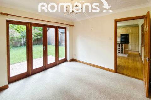 4 bedroom detached house to rent, Long Barrow Close