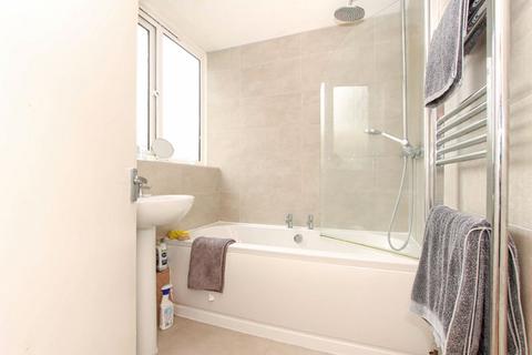 385 Long Chaulden, Hemel Hempstead, HP1 2NT
