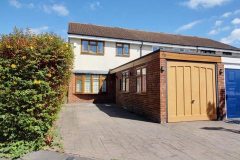 4 bedroom end of terrace house for sale, Smarts Green, Cheshunt EN7