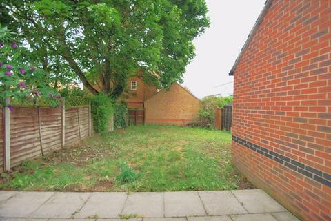 34 Bailey Crescent, Chessington, KT9 2SL