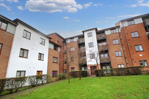 2 bedroom flat to rent, John North Close, High Wycombe HP11