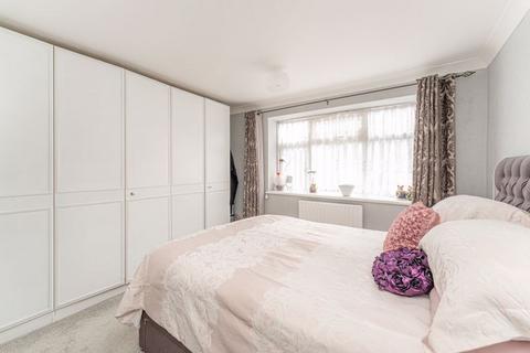 3 bedroom flat for sale, Hoe Lane, Enfield
