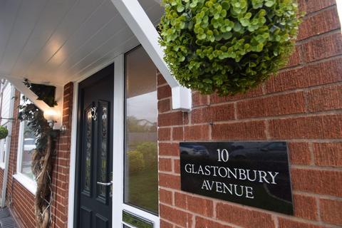 3 bedroom semi-detached house to rent, Glastonbury Avenue, Lowton