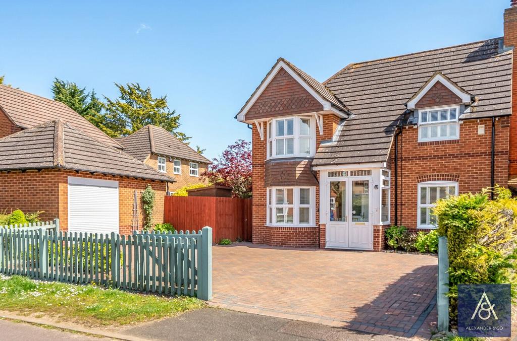 Brackley, Brackley NN13 3 bed detached house for sale £435,000