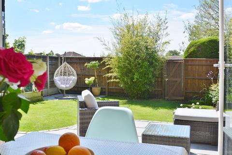 40 Langdale Road, Thame, OX9 3WL