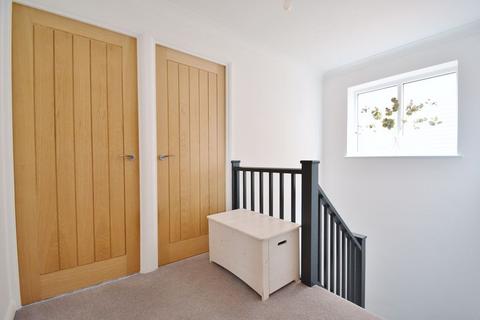 40 Langdale Road, Thame, OX9 3WL