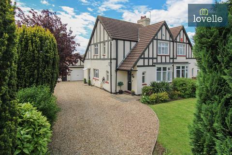 37 Grimsby Road, Waltham, Grimsby, DN37 0PS