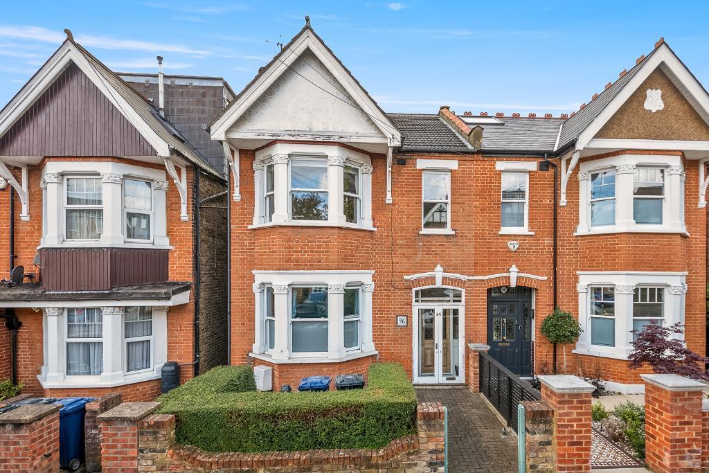 Grove Avenue, Hanwell, London, W7 3ES 4 bed semidetached house for