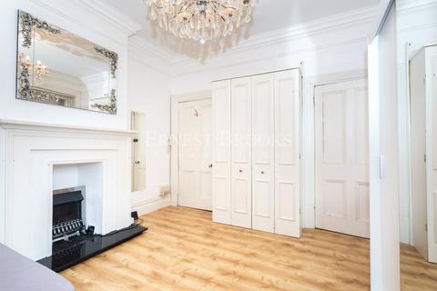 Studio to rent, Rosary Gardens, South Kensington, SW7