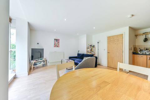 2 bedroom flat for sale, Pembroke House, Clapham Park, London, SW4