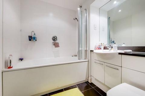 2 bedroom flat for sale, Western Gateway, Royal Docks, London, E16