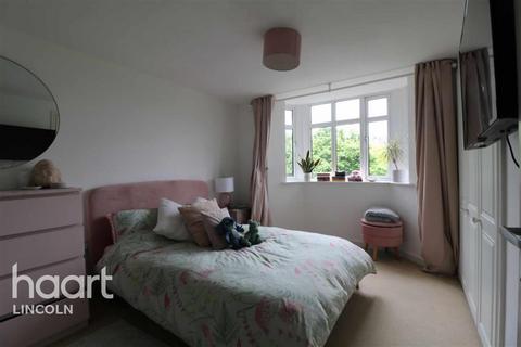 2 bedroom flat to rent, Flaxley Close