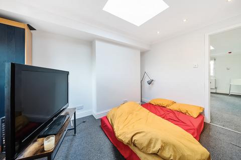 2 bedroom apartment for sale, Sunderland Road, London