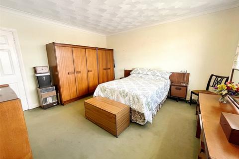 2 bedroom bungalow for sale, Marling Way, Gravesend, Kent, DA12