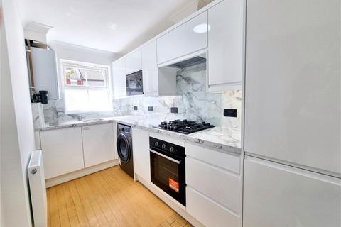 3 bedroom townhouse to rent, Neville Road, Forest Gate