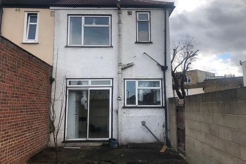 3 bedroom terraced house to rent, Baxter Road, Ilford