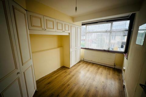 3 bedroom terraced house to rent, Baxter Road, Ilford