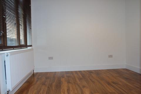 3 bedroom flat to rent, Norbury Crescent