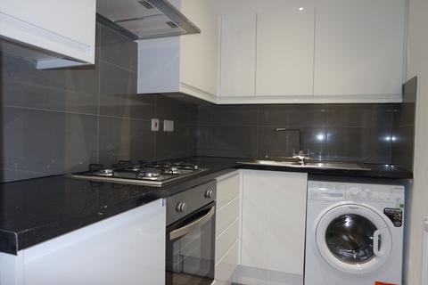 3 bedroom flat to rent, Norbury Crescent