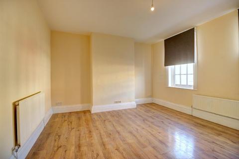 2 bedroom apartment to rent, 29 High Street Flat 1