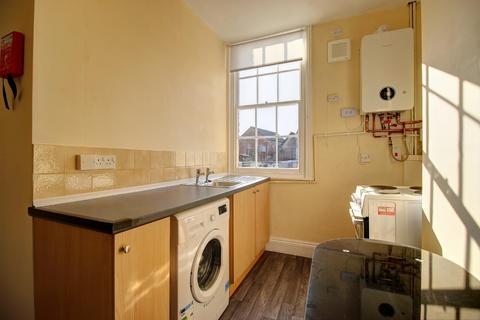 2 bedroom apartment to rent, 29 High Street Flat 1