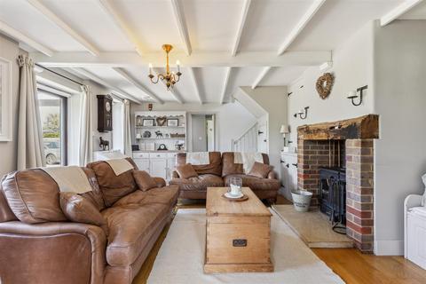 4 bedroom detached house for sale, Chesham Road, Wigginton, Tring