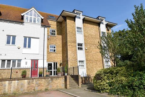 2 bedroom apartment for sale, Medway Court, Aylesford