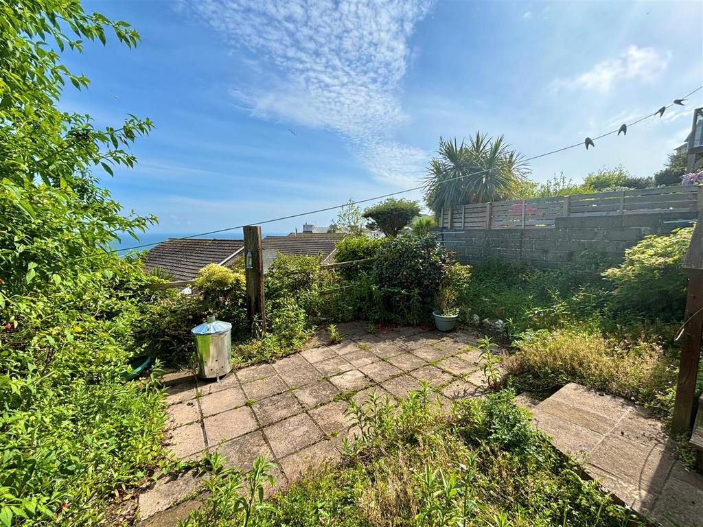 Rear garden 2.jpg