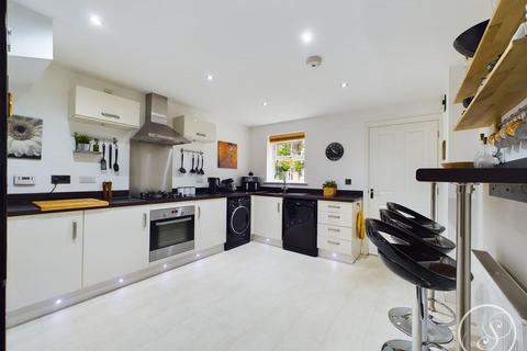 3 bedroom detached house for sale, Elm Drive, Leeds