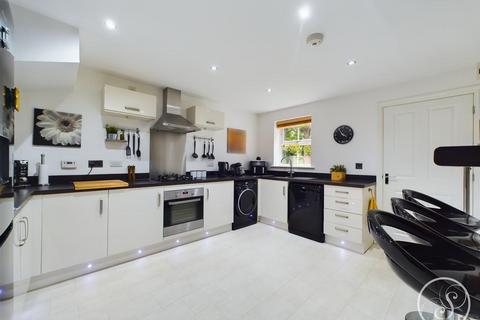 3 bedroom detached house for sale, Elm Drive, Leeds