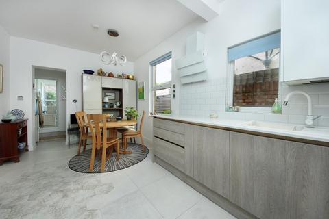 2 bedroom flat for sale, Northfield Avenue, W13