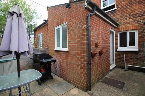 2 bedroom terraced house to rent, St. Edmunds Road, Canterbury