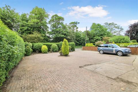 3 bedroom detached bungalow for sale, High Street, Brant Broughton