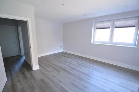 1 bedroom flat to rent, Whyteleafe Hill, Whyteleafe CR3