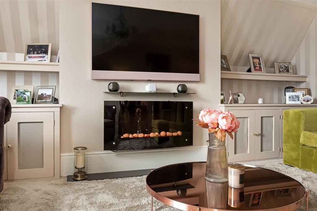Fireplace/tv alcove/bespoke storage