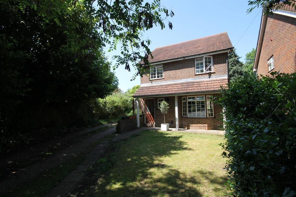 Carshalton Park Road, Carshalton 4 bed detached house to rent £2,500