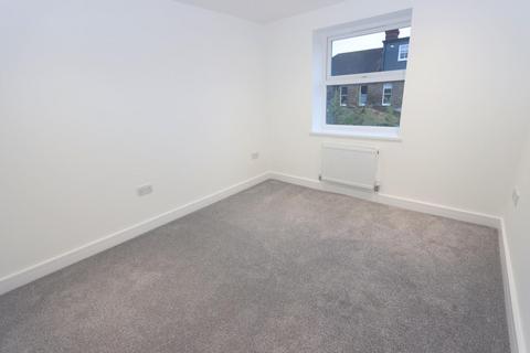 2 bedroom flat to rent, Hemnall Street, Epping