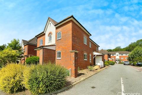 4 bedroom semi-detached house for sale, Oatridge Gardens, Hemel Hempstead HP2