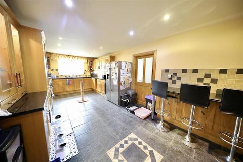 4 bedroom semi-detached house for sale, Welburn Grove, Hull