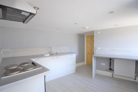 2 bedroom semi-detached house to rent, Britannia Road, Huddersfield HD3