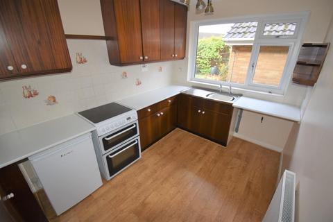 2 bedroom detached bungalow to rent, Moorland Close, Huddersfield HD7