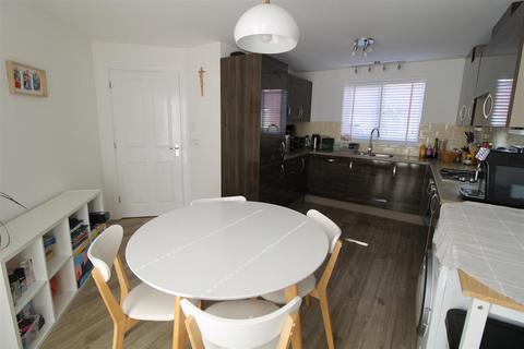 36 Brampton Grange Drive, Middlemore, Daventry, NN11 8BE