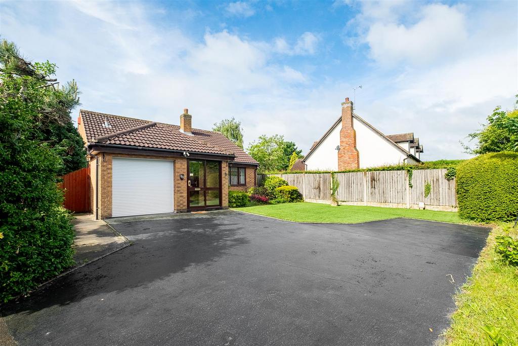 Haymoor, Boley Park, Lichfield 2 bed detached bungalow £369,950