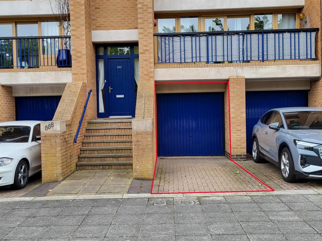 GARAGE &amp; DRIVEWAY